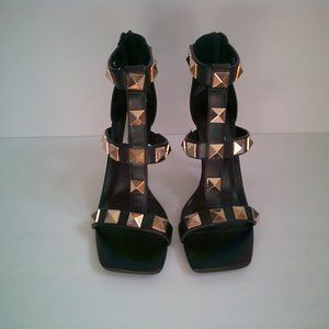 Steve Madden Axton Womens Square Toe Sandal Black Heel Gold Pyramid Detail 8 NEW